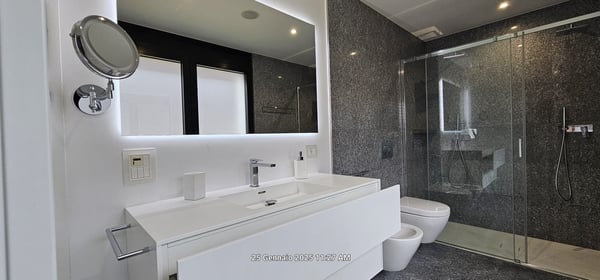 Spazioso attico di 1.5 locali con vista panoramica a Biasca 11