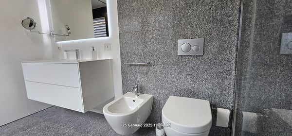 Spazioso attico di 1.5 locali con vista panoramica a Biasca 12