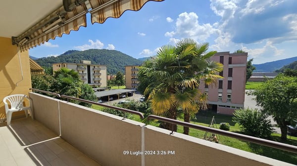 Accogliente appartamento 1.5 locali con balcone e vista panoramica a Caslano 2