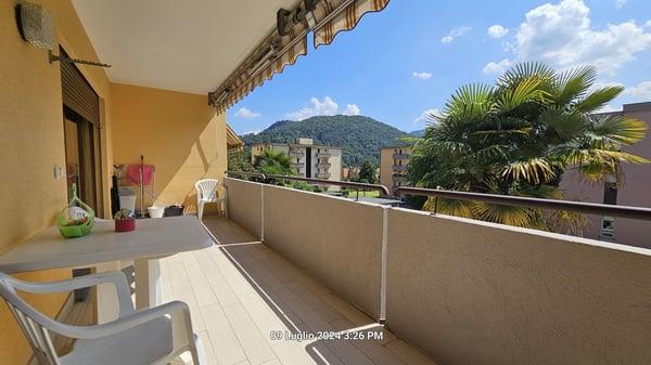Accogliente appartamento 1.5 locali con balcone e vista panoramica a Caslano 1