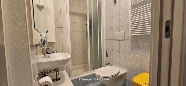 Elegante appartamento 5.5 locali con grandi spazi e zona tranquilla. 14