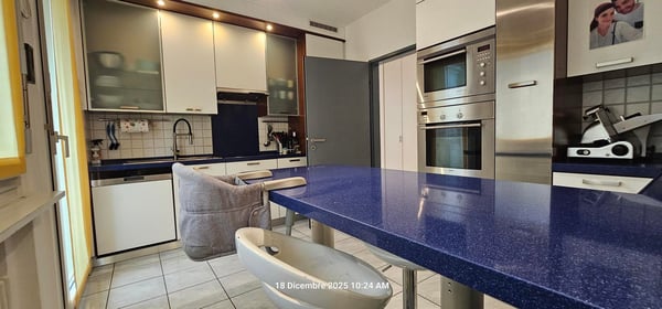 Elegante appartamento 5.5 locali con grandi spazi e zona tranquilla. 2