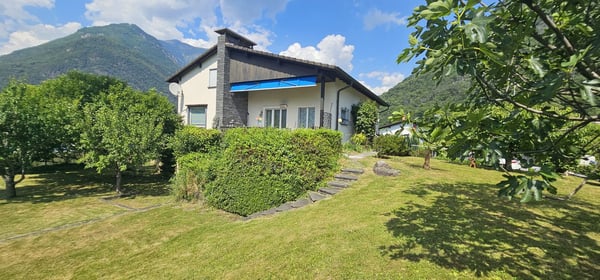 Incantevole casa unifamiliare a due piani ad Arbedo-Castione – disponibile subito 1