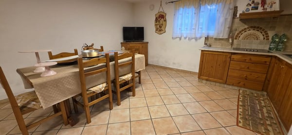 Elegante abitazione con ampio giardino, garage e caratteristico grottino 17