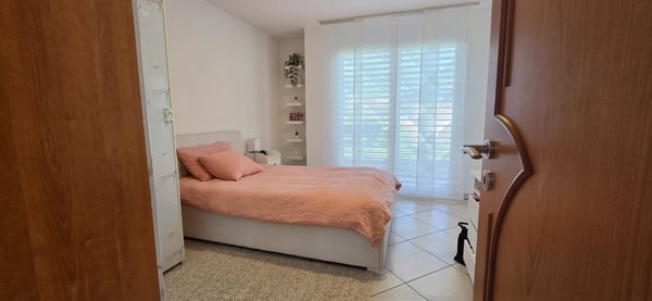 Elegante abitazione con ampio giardino, garage e caratteristico grottino 13