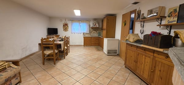 Elegante abitazione con ampio giardino, garage e caratteristico grottino 20
