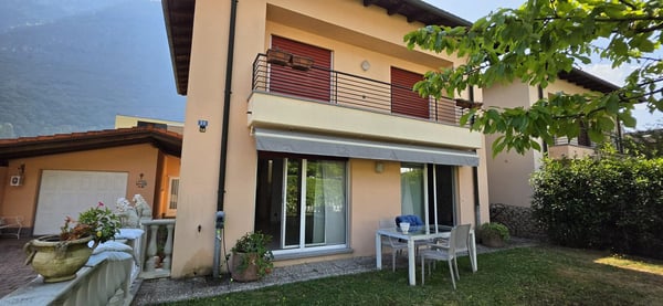 Elegante abitazione con ampio giardino, garage e caratteristico grottino 10
