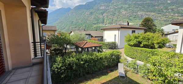 Elegante abitazione con ampio giardino, garage e caratteristico grottino 23
