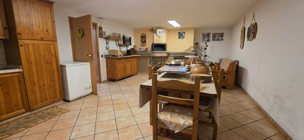 Elegante abitazione con ampio giardino, garage e caratteristico grottino 18