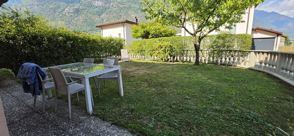 Elegante abitazione con ampio giardino, garage e caratteristico grottino 9