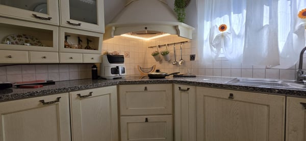 Elegante abitazione con ampio giardino, garage e caratteristico grottino 5