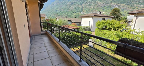 Elegante abitazione con ampio giardino, garage e caratteristico grottino 24