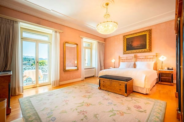 Elegante Belle-Époque-Residenz mit Balkon und Seeblick 2