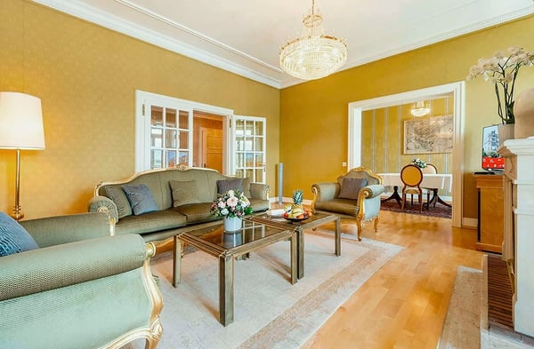 Elegante Belle-Époque-Residenz mit Balkon und Seeblick 4