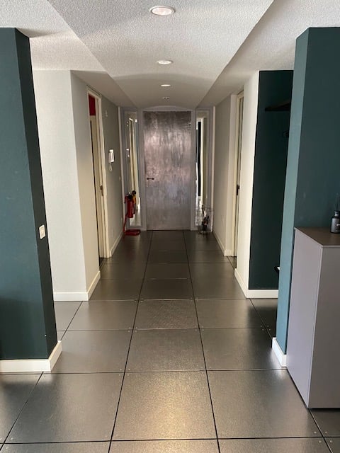 via San Gottardo 10, affittiamo grande e luninoso ufficio 5