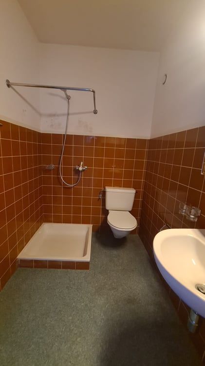 5.5 locali all'ultimo piano in affitto in Vicolo Bena 13
