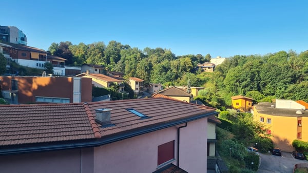 5.5 locali all'ultimo piano in affitto in Vicolo Bena 20