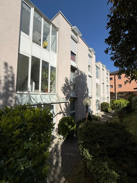 Accogliente appartamento di 2 locali con balcone e vista sulle montagne a Ponte Capriasca 1