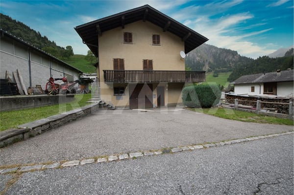 Casa con tre appartamenti 3