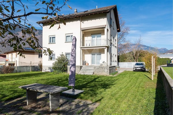 Casa con giardino e garage 1