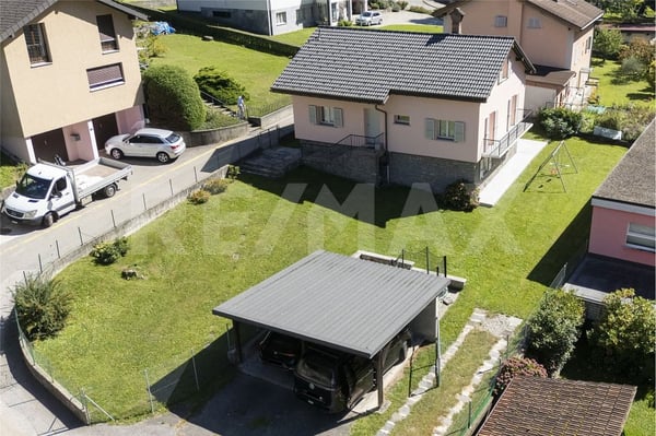 Casa con giardino a Faido 1