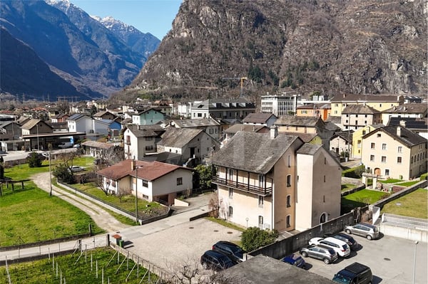 Immobile storico con reddito stabile nel centro di Biasca 4