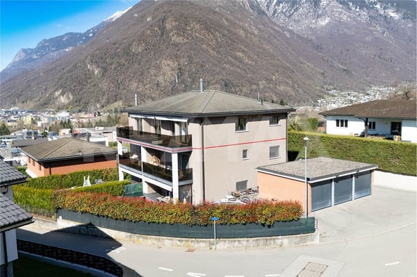 Luminoso appartamento di 4.5 locali all'ultimo piano 1