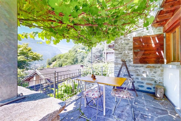 Affascinante casa in pietra con giardino e terrazza panoramica 3