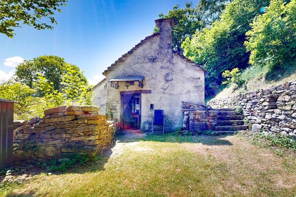 Rustico con giardino e bosco 1