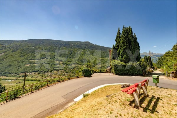 Tre caratteristici rustici con ampio terreno e splendida vista panoramica  Malvaglia 4