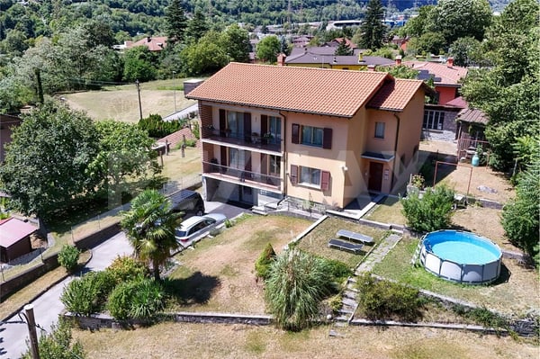 Casa con 2 appartamenti indipendenti e giardino 1