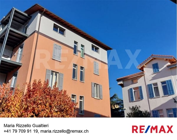 Attico moderno con balcone e due parcheggi 1