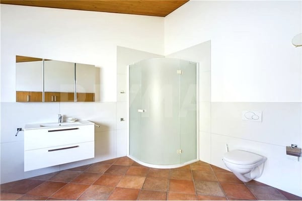 Attico moderno con balcone e due parcheggi 5