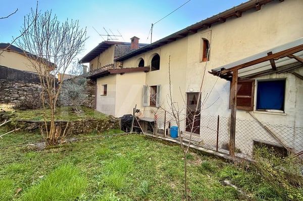 Capolago - Casa plurifamiliare con giardino e vista lago 2