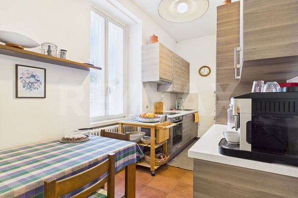 Appartamento 1.5 locali con balcone e due posteggi 2