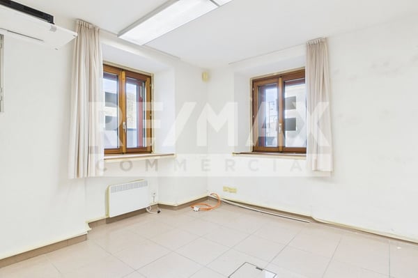 Locale commerciale in zona centrale 4