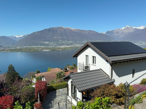 Komplett renoviertes Haus mit Panorama-Seesicht 1