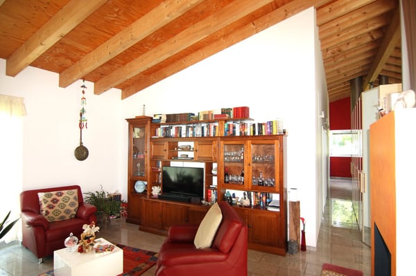 Meravigliosa villa immersa nel verde nella collina di Giubiasco in località Lôro 9