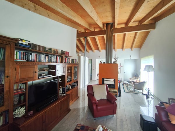 Meravigliosa villa immersa nel verde nella collina di Giubiasco in località Lôro 11