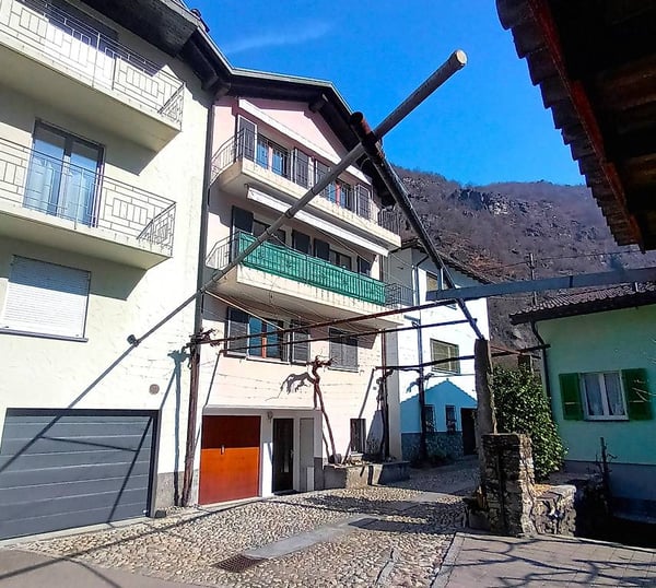 Casa plurifamiliare a Giornico 1