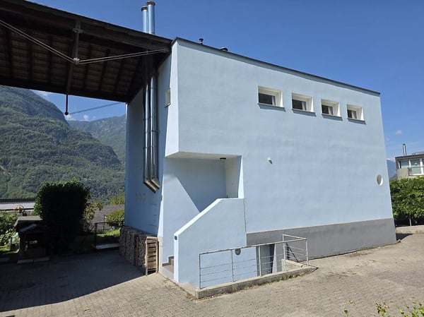 Casa unifamiliare in zona residenziale tranquilla a Claro 8