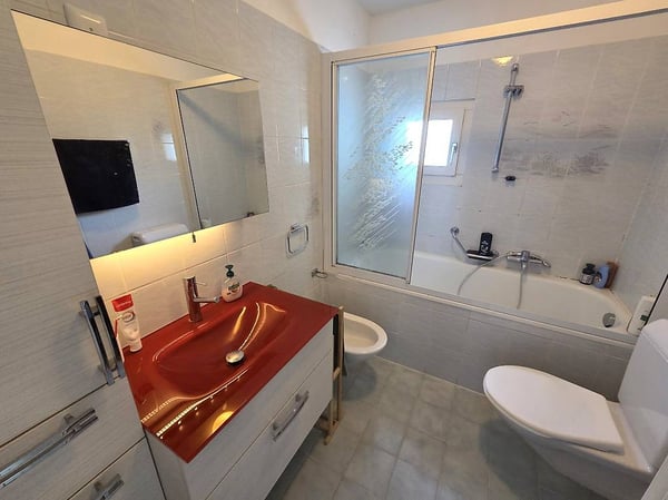 Casa unifamiliare in zona residenziale tranquilla a Claro 9