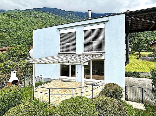 Casa unifamiliare in zona residenziale tranquilla a Claro 1