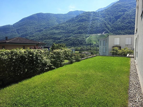 Splendido 4.5 locali con giardino a Claro 9