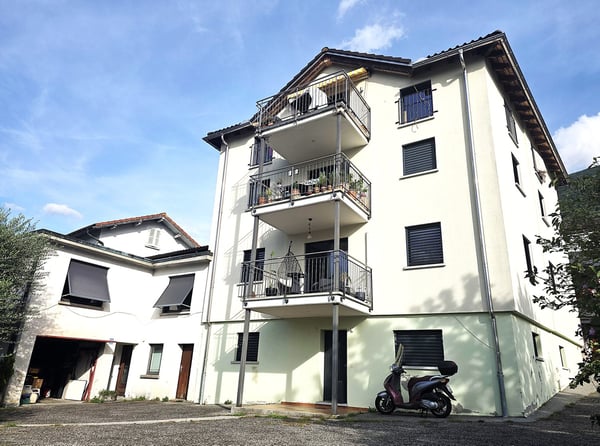 Palazzina con 4 appartamenti + casetta da riattare 2