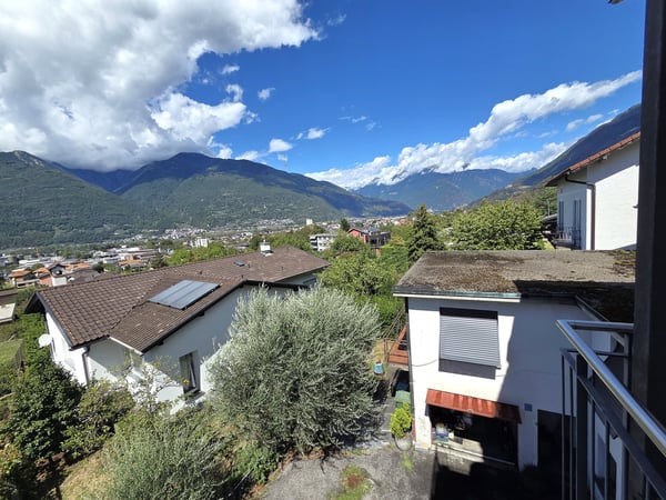 Palazzina con 4 appartamenti + casetta da riattare 10