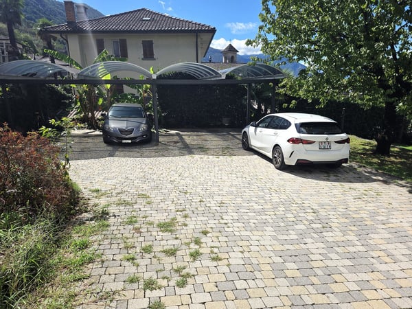 Palazzina con 4 appartamenti + casetta da riattare 8