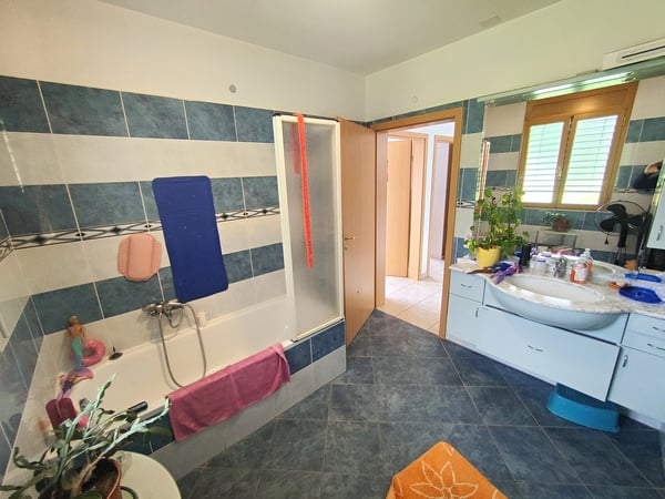 Casa unifamiliare con giardino, in collina a Giubiasco 14