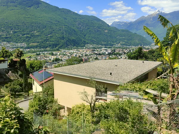 Casa unifamiliare con giardino, in collina a Giubiasco 4