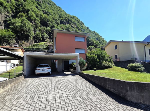 Spaziosa villa unifamiliare a Castione 5